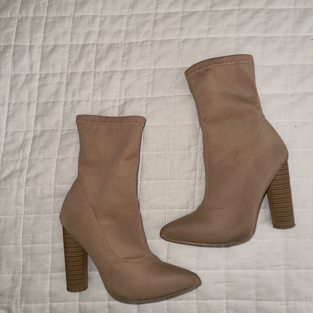 ⭐️Beige/tab heeled boots in size 6⭐️